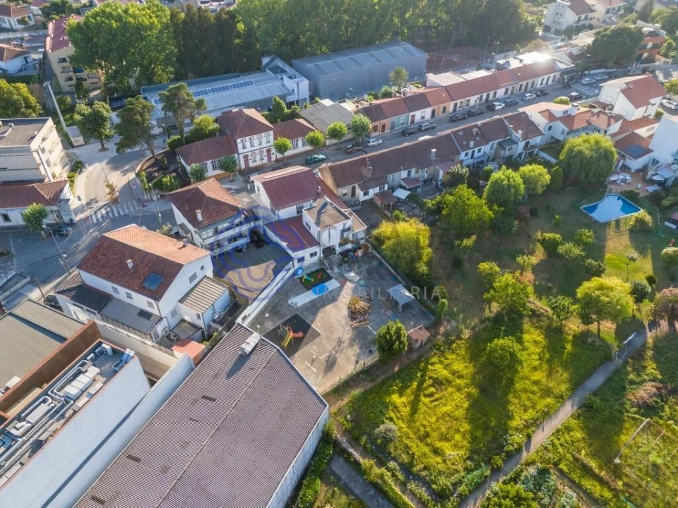 Negócio para Venda em Foz do Sousa e Covelo Foto 2