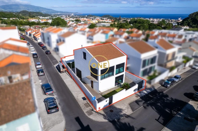 Moradia T3 para Venda em Fajã de Cima Foto 1