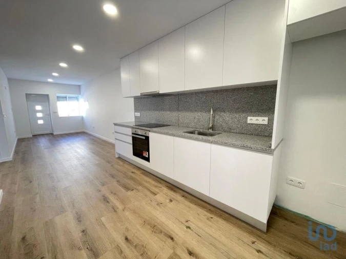 Moradia T2 para Venda em Arcozelo Foto 2