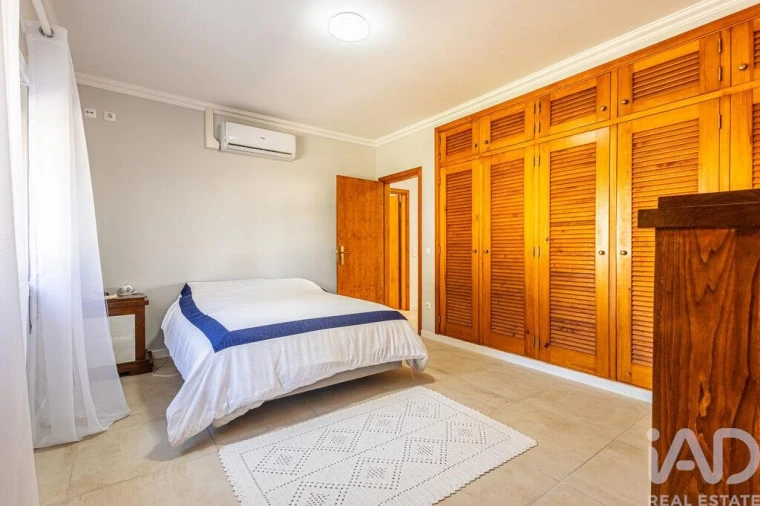 Moradia T5 para Venda em Barrio Foto 21