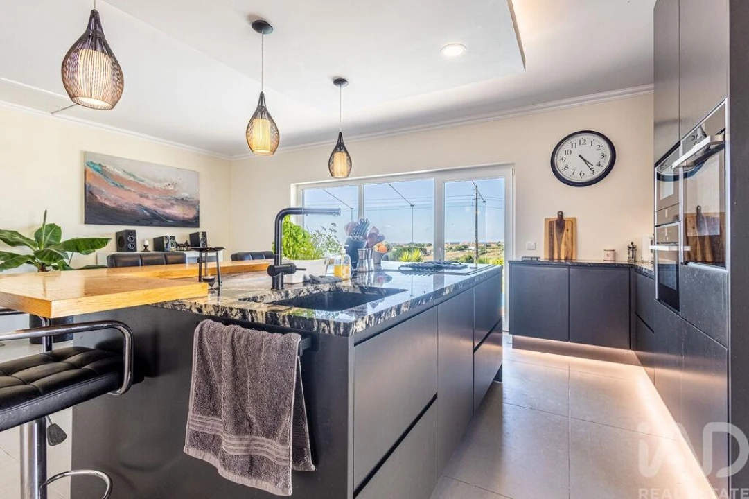 Moradia T5 para Venda em Barrio Foto 5