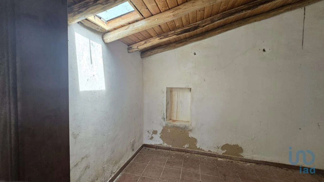 Moradia T2 para Venda em Ameixial Foto 12