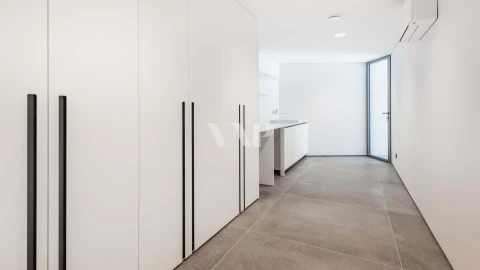 Moradia T5 para Venda em Quarteira