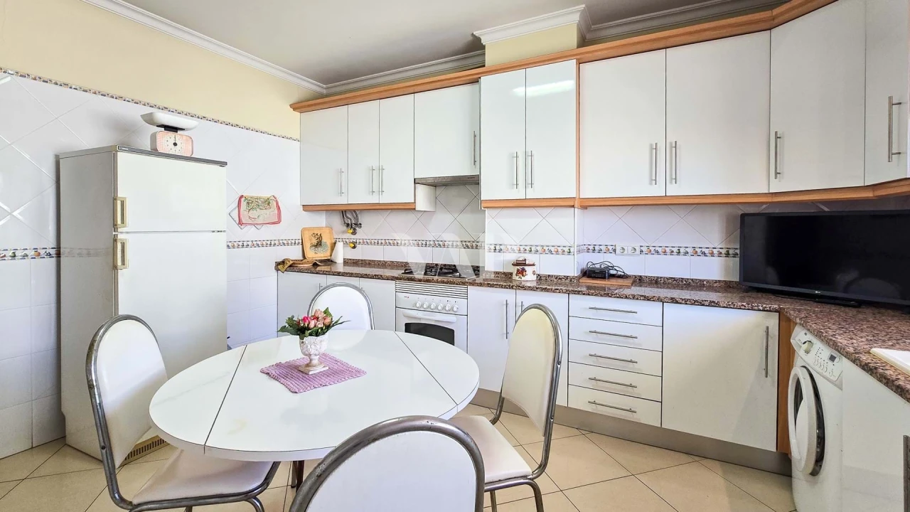 Apartamento T2 para Venda em Quarteira Foto 12