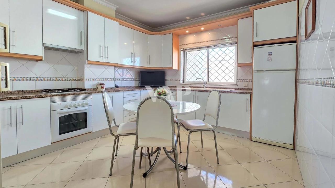 Apartamento T2 para Venda em Quarteira Foto 2