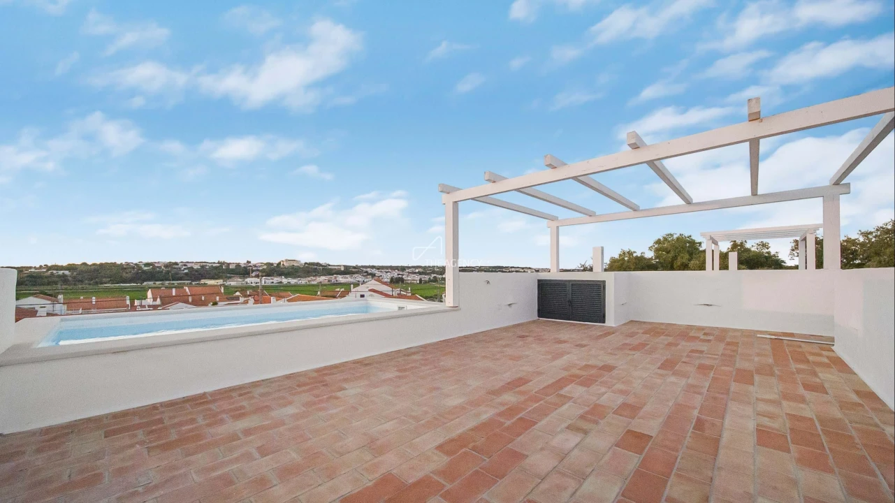 Moradia T3 para Venda em Santa Maria do Castelo e Santiago e Santa Susana Foto 1