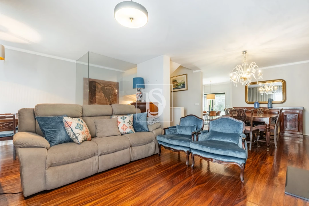 Moradia T4 para Venda em Creixomil Foto 2