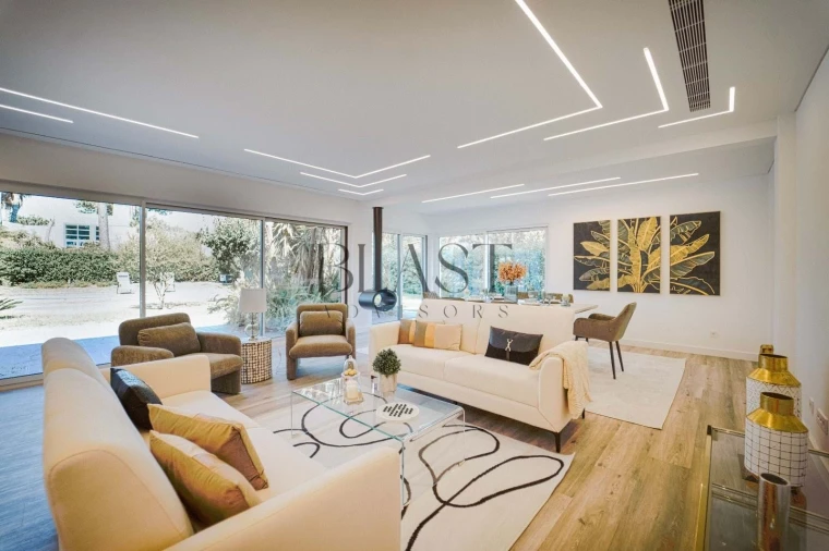 Moradia T4 para Venda em Charneca de Caparica e Sobreda Foto 4