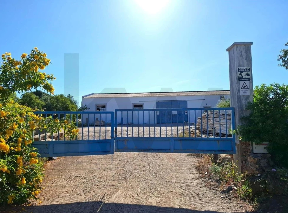Armazém para Venda em Olhão Foto 1
