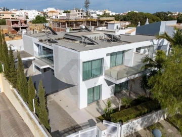 Moradia T5 para Venda em Faro (Sé e São Pedro)