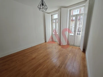 Apartamento T1 para Arrendamento em Oliveira, São Paio e São Sebastião