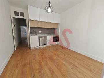 Apartamento T1 para Arrendamento em Oliveira, São Paio e São Sebastião