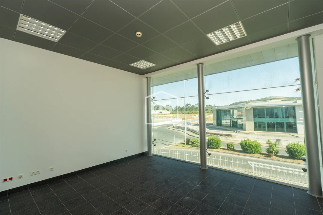 Negócio para Venda em Porto de Mós - São João Baptista e São Pedro Foto 12