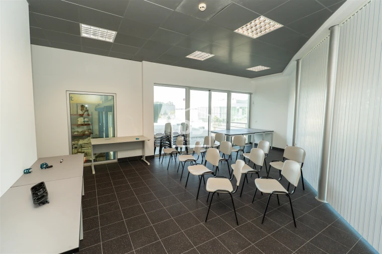 Negócio para Venda em Porto de Mós - São João Baptista e São Pedro Foto 17