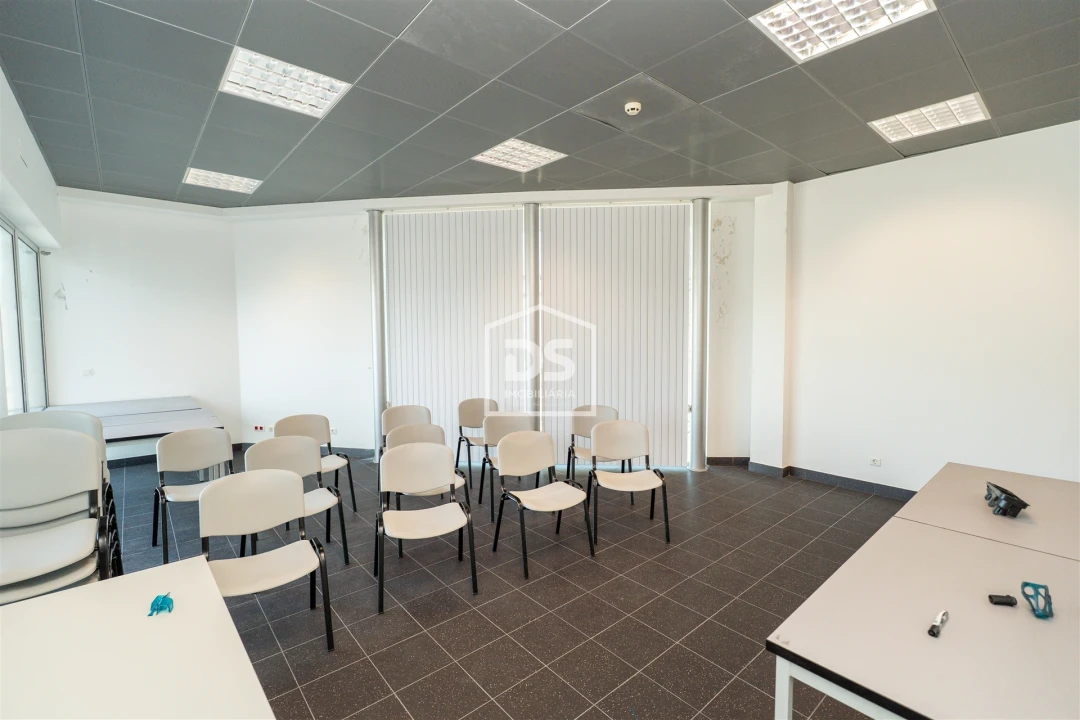 Negócio para Venda em Porto de Mós - São João Baptista e São Pedro Foto 16