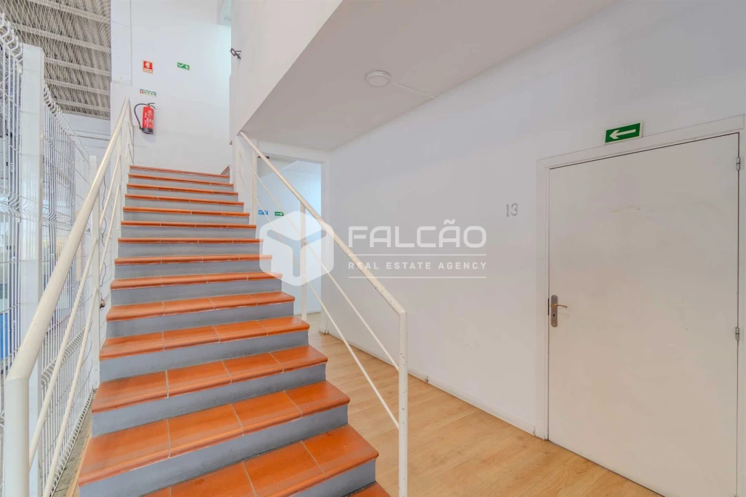 Armazém para Venda em Romeira e Várzea Foto 48