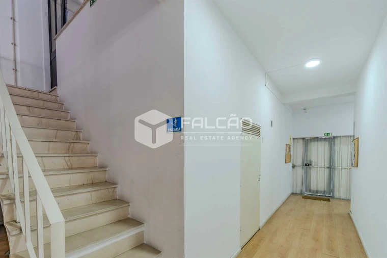 Armazém para Venda em Romeira e Várzea Foto 43