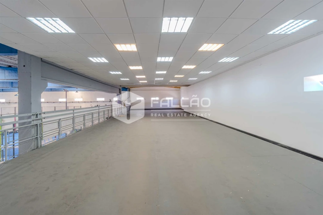 Armazém para Venda em Romeira e Várzea Foto 39