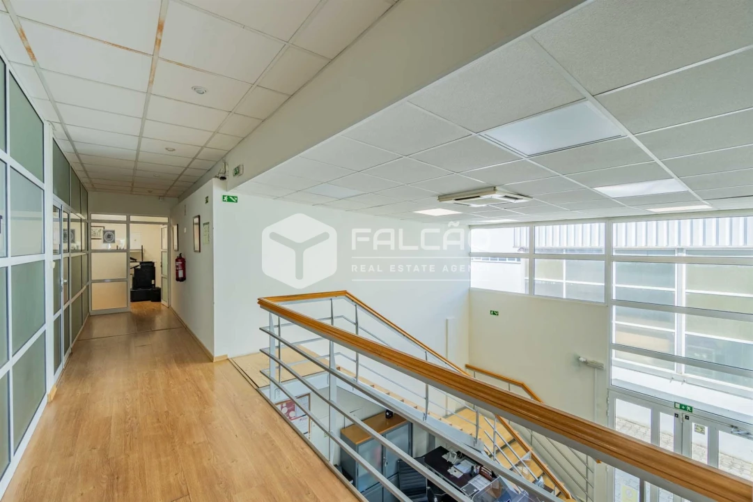 Armazém para Venda em Romeira e Várzea Foto 43