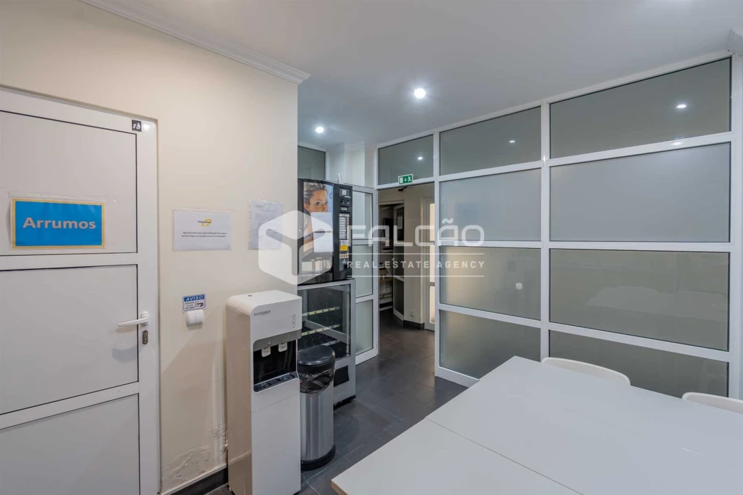 Armazém para Venda em Romeira e Várzea Foto 36