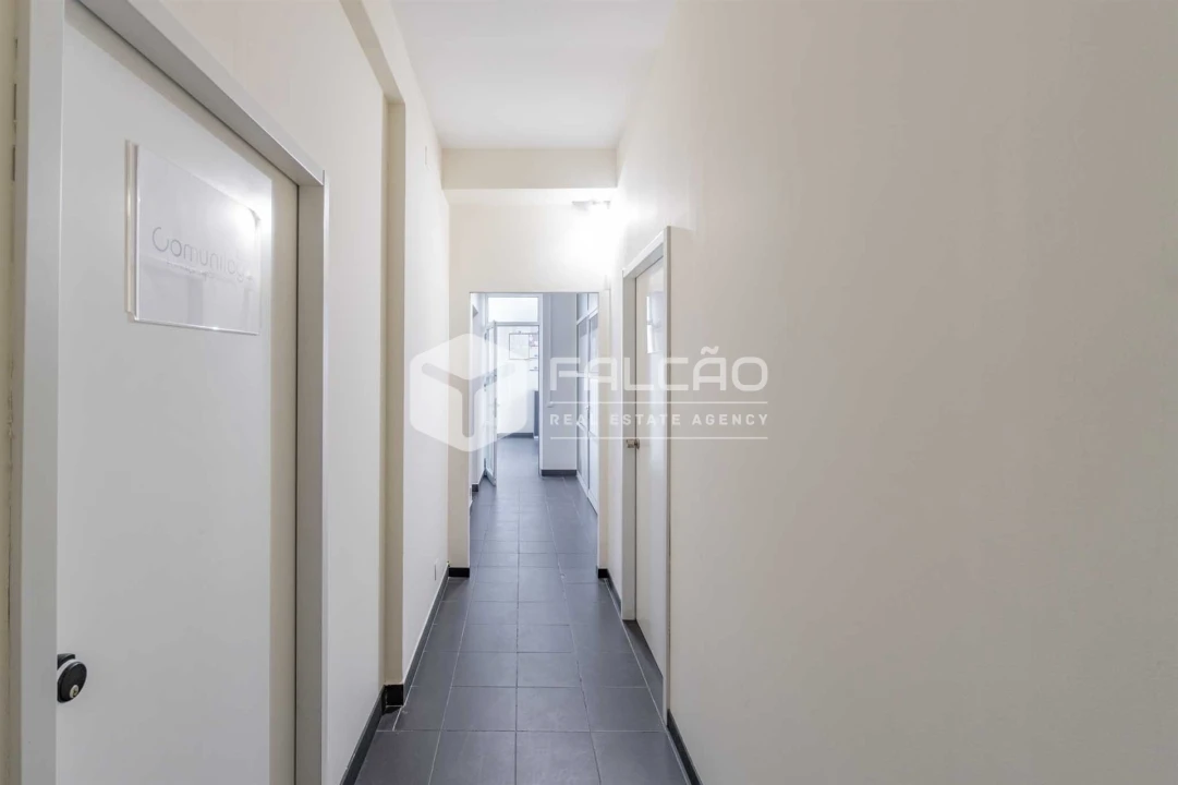 Armazém para Venda em Romeira e Várzea Foto 28