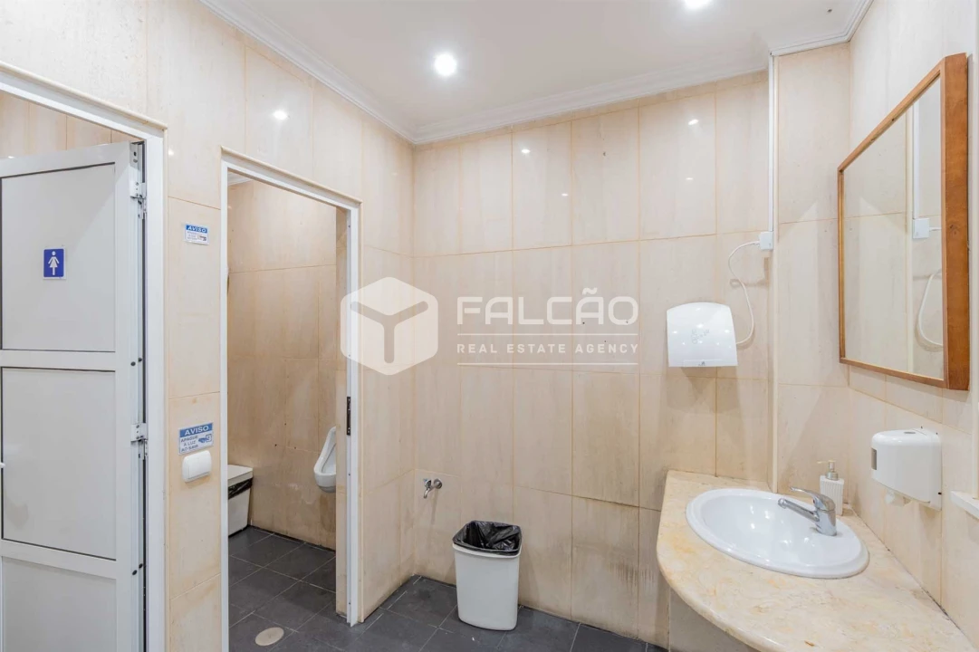 Armazém para Venda em Romeira e Várzea Foto 39