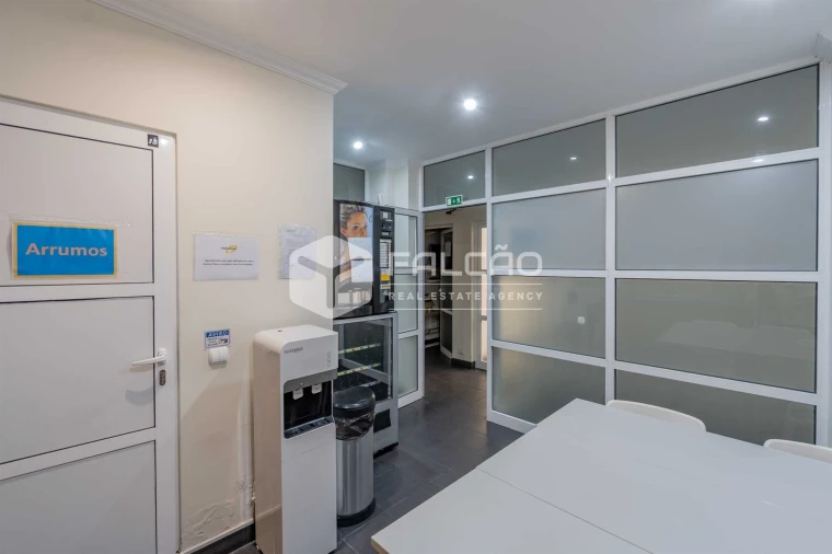 Armazém para Venda em Romeira e Várzea Foto 36