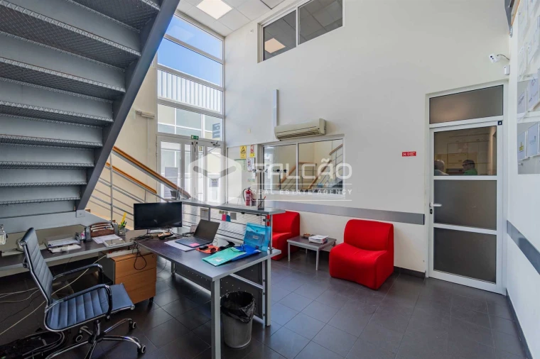 Armazém para Venda em Romeira e Várzea Foto 24