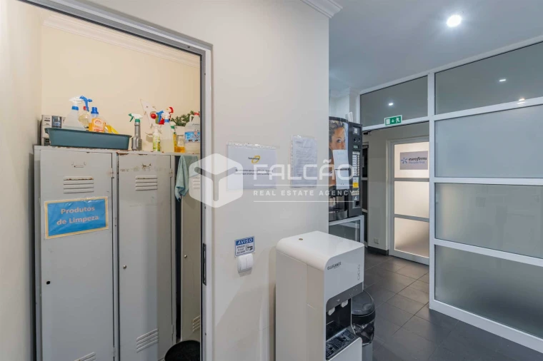 Armazém para Venda em Romeira e Várzea Foto 37