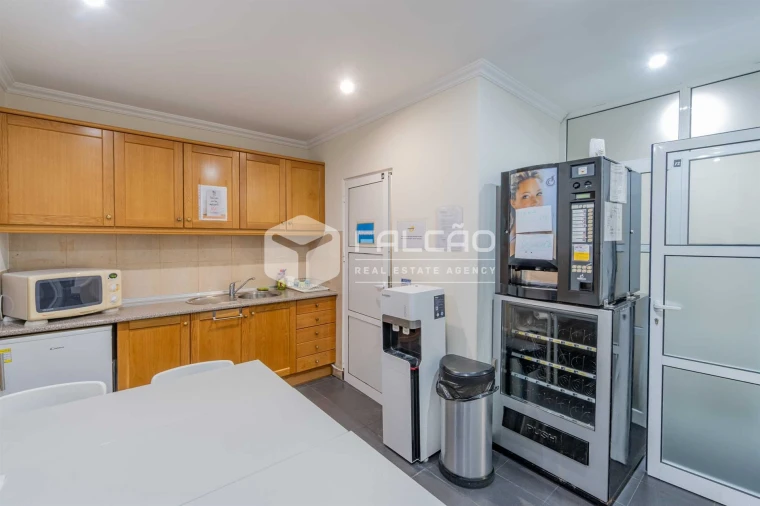 Armazém para Venda em Romeira e Várzea Foto 35