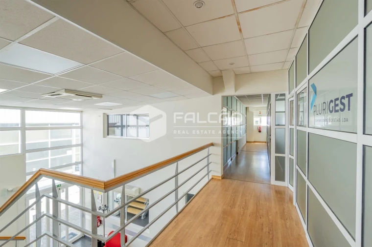 Armazém para Venda em Romeira e Várzea Foto 42