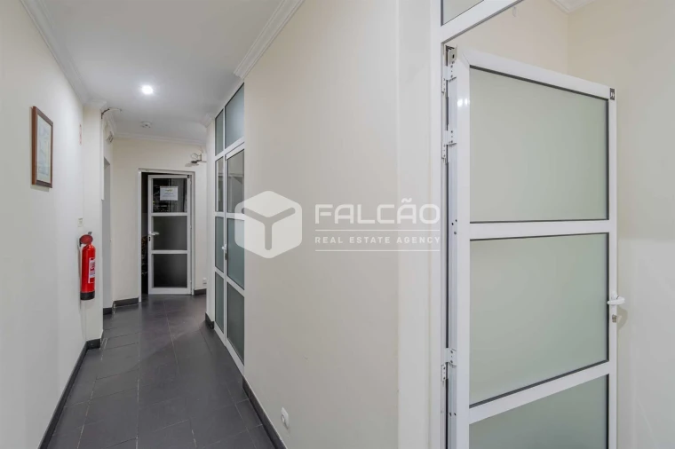 Armazém para Venda em Romeira e Várzea Foto 38