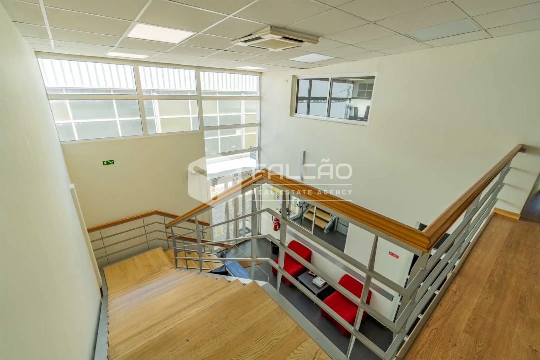 Armazém para Venda em Romeira e Várzea Foto 44