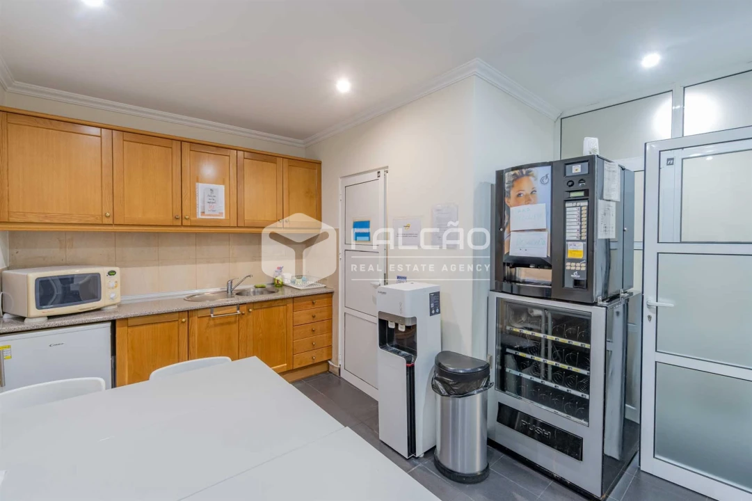 Armazém para Venda em Romeira e Várzea Foto 35