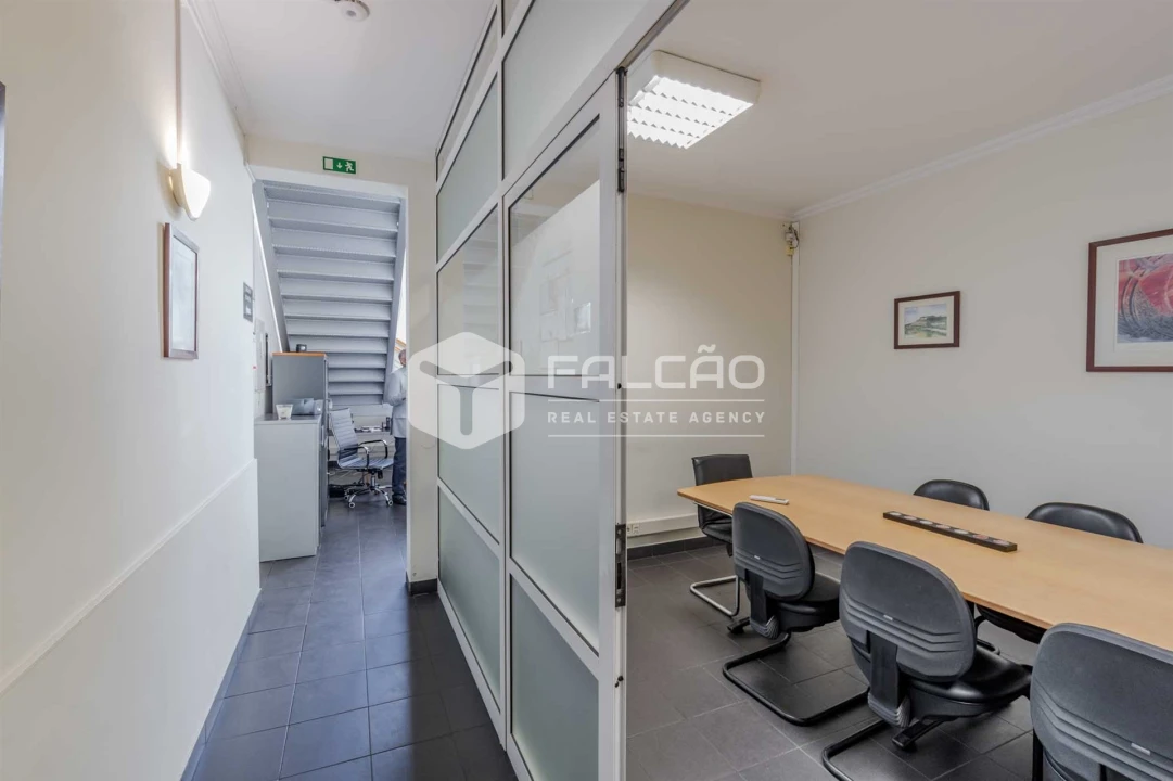 Armazém para Venda em Romeira e Várzea Foto 32