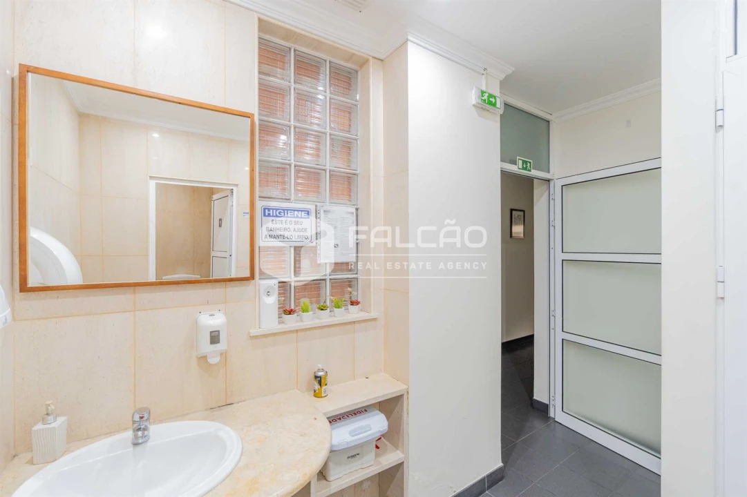 Armazém para Venda em Romeira e Várzea Foto 41