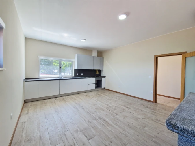 Apartamento T2 para Venda em Cavernães Foto 2