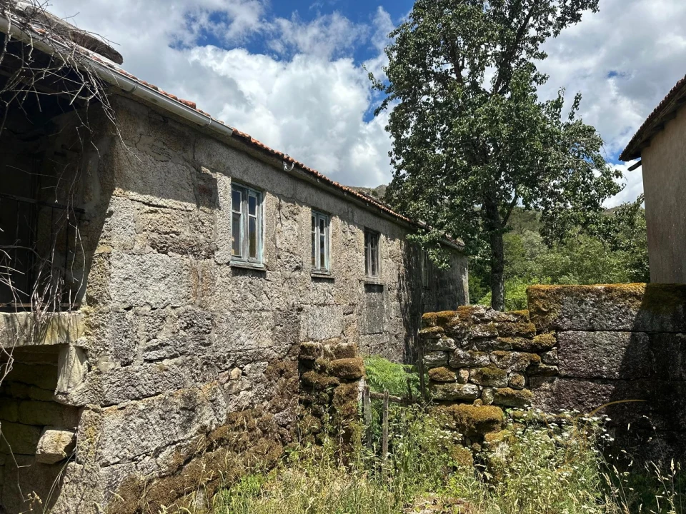 Moradia T2 para Venda em Castro Laboreiro e Lamas de Mouro Foto 1