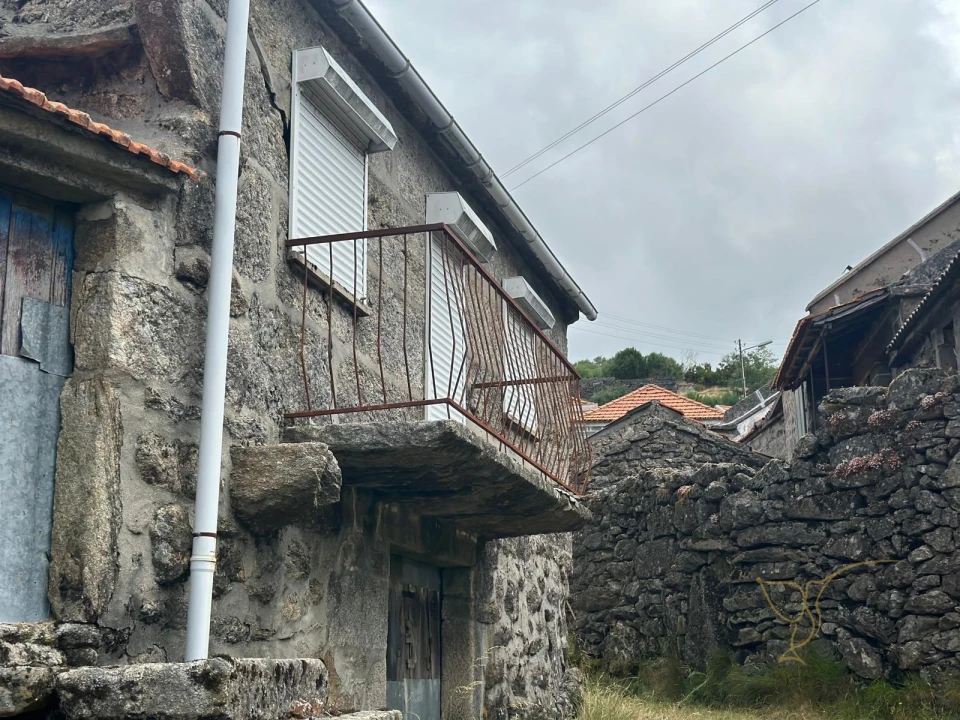 Moradia T3 para Venda em Castro Laboreiro e Lamas de Mouro Foto 2