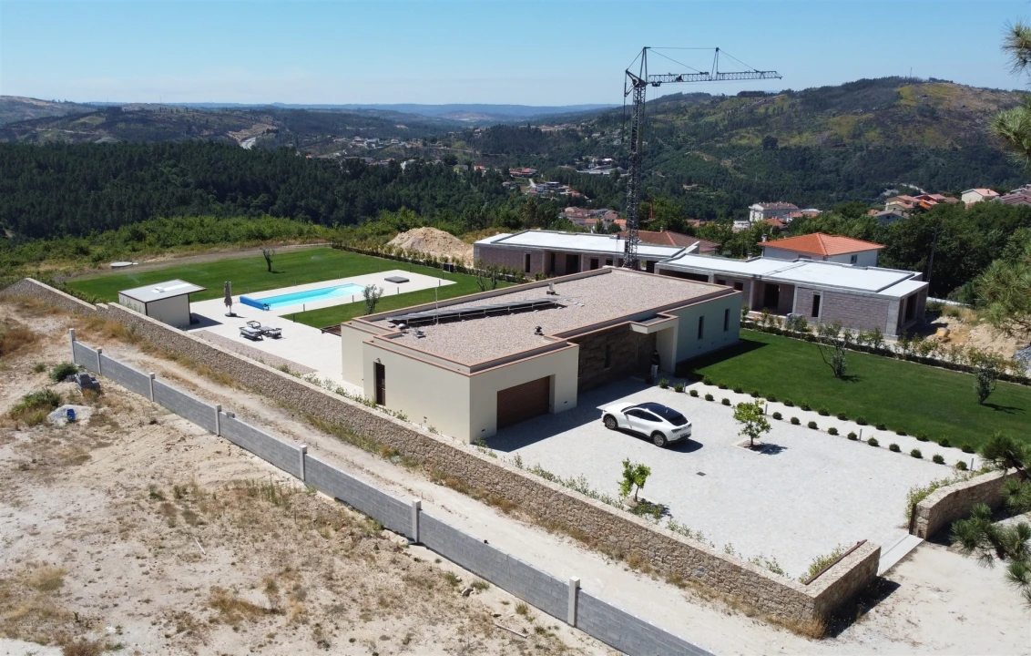 Moradia T3 para Venda em Castro Daire Foto 3