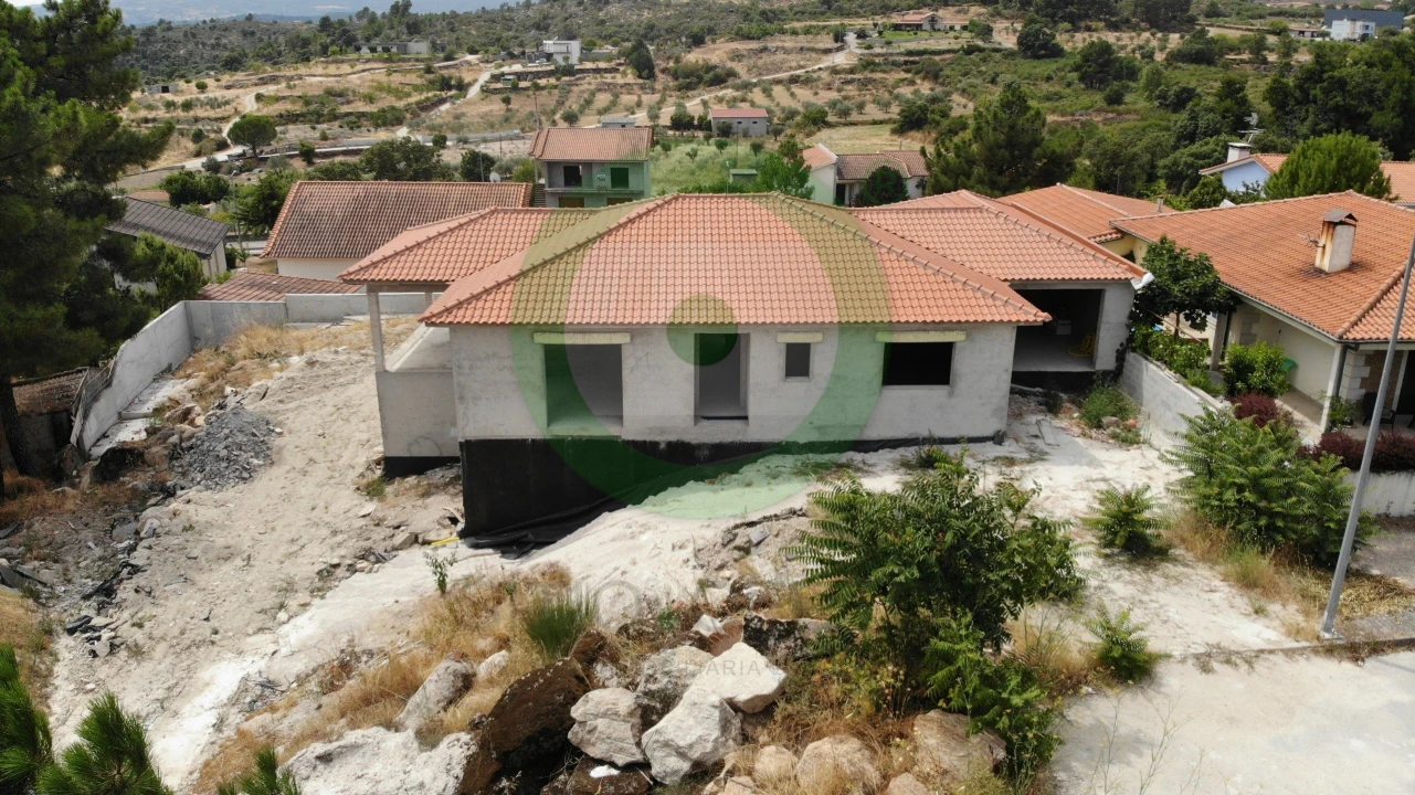 Moradia T0 para Venda em Valpaços e Sanfins Foto 1