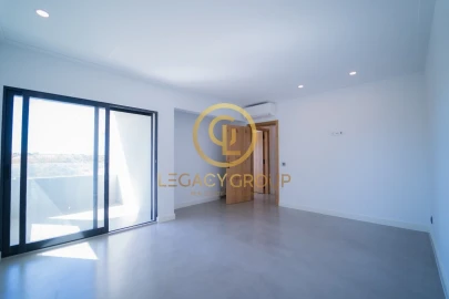 Moradia T4 para Venda em Quarteira