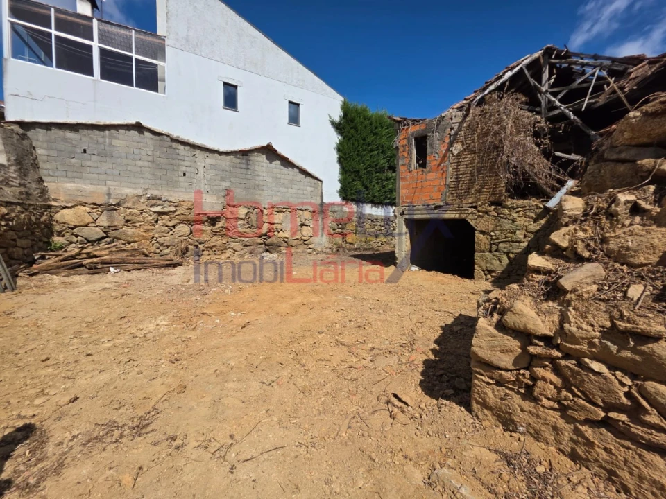 Moradia T2 para Venda em Cavernães Foto 25