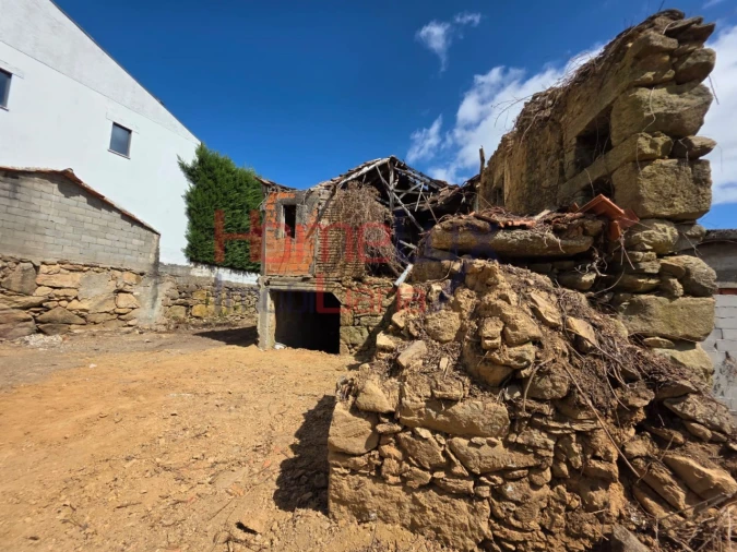 Moradia T2 para Venda em Cavernães Foto 24