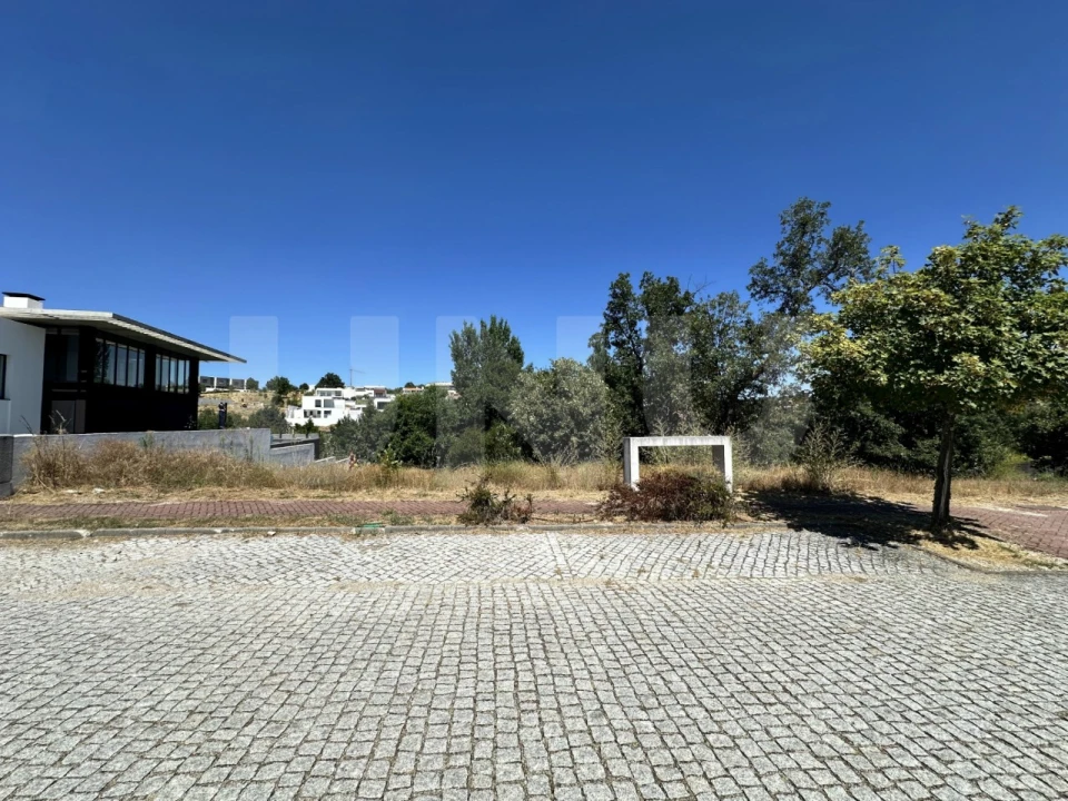 Terreno para Venda em Teixoso e Sarzedo Foto 4