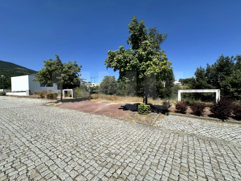 Terreno para Venda em Teixoso e Sarzedo Foto 3