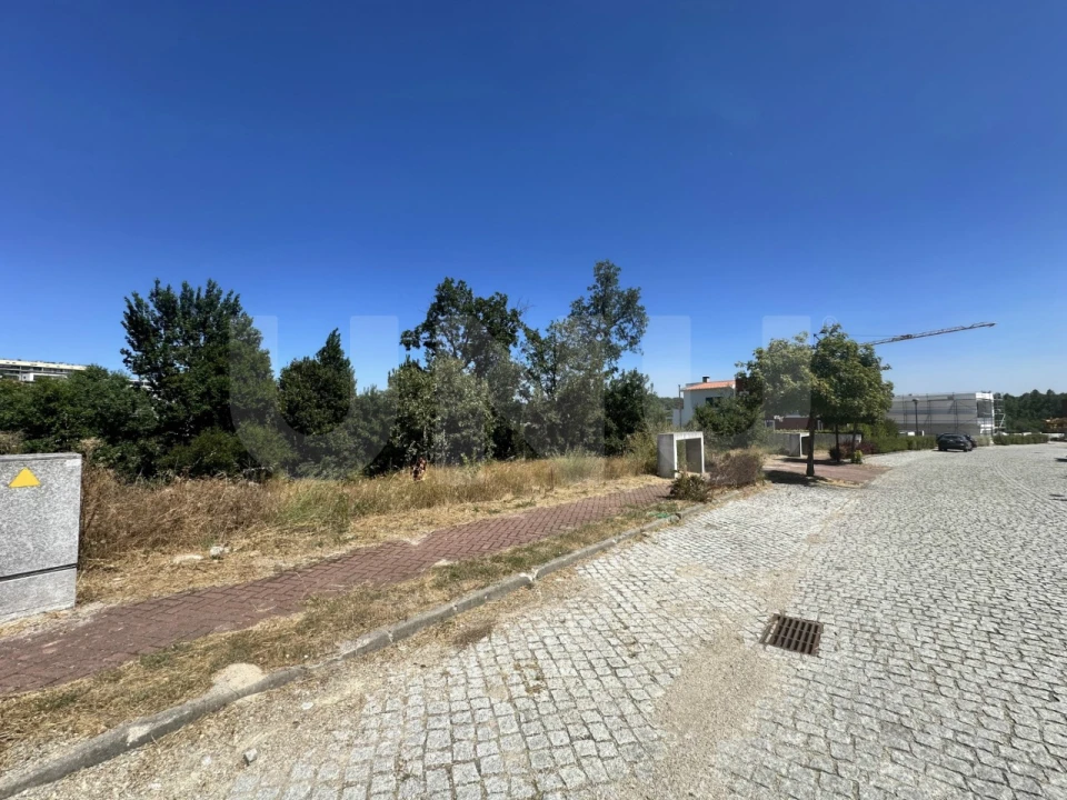 Terreno para Venda em Teixoso e Sarzedo Foto 9