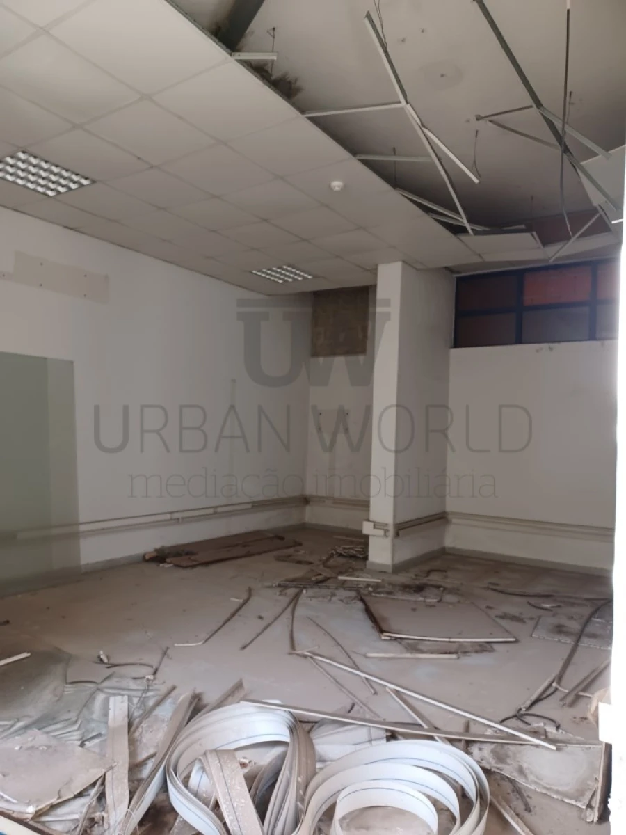 Armazém para Venda em Falagueira-Venda Nova Foto 5