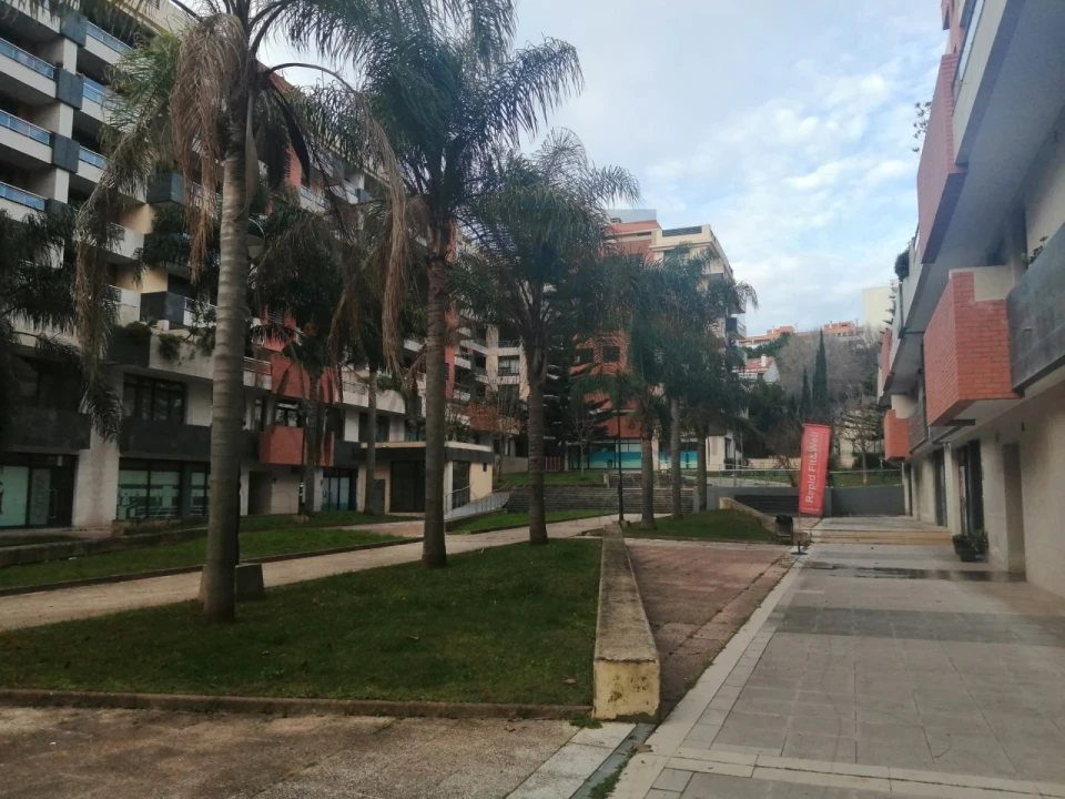 Loja para Venda em Algés, Linda-A-Velha e Cruz Quebrada-Dafundo Foto 2