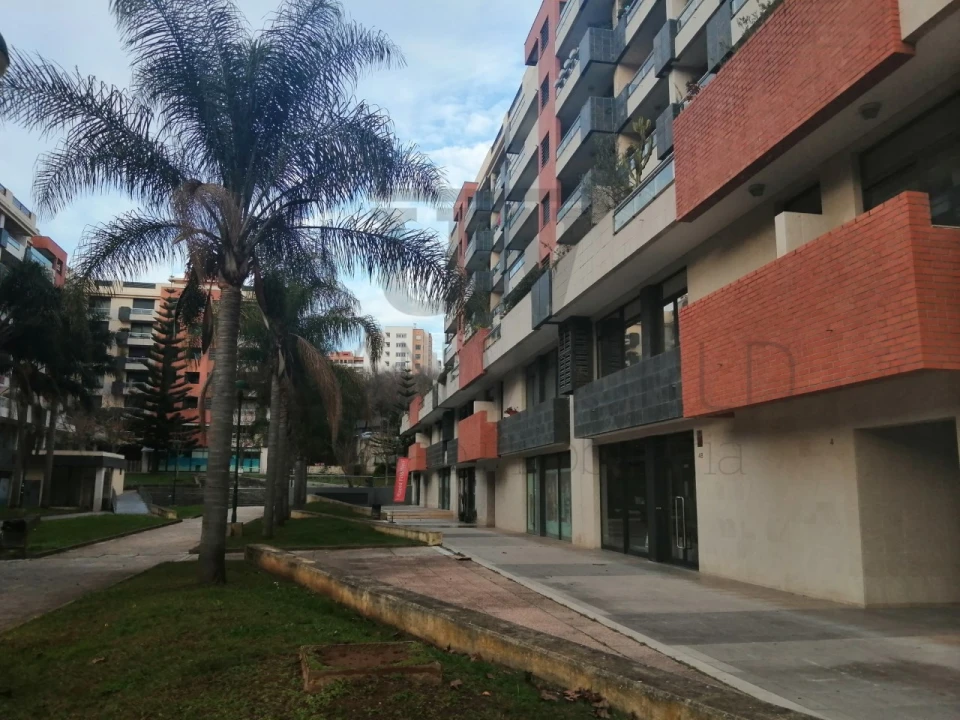 Loja para Venda em Algés, Linda-A-Velha e Cruz Quebrada-Dafundo Foto 3